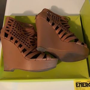 Used 7.5 Gianni Bini Leather Wedges.